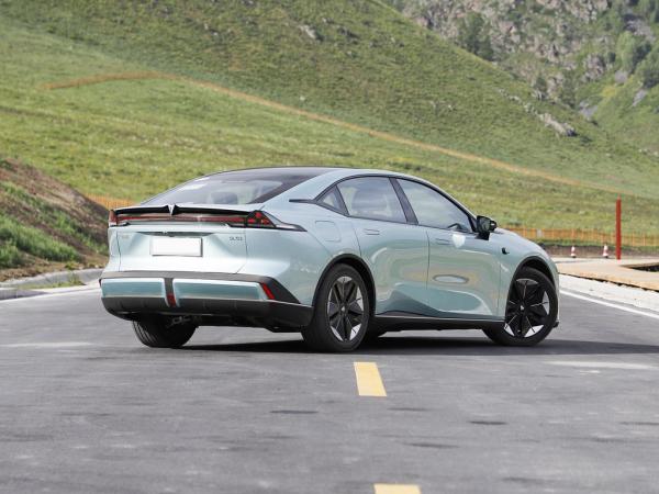 High Speed Sedan Electric Car 5 Seater Electric Car Changan Blue Sl03 170km/h