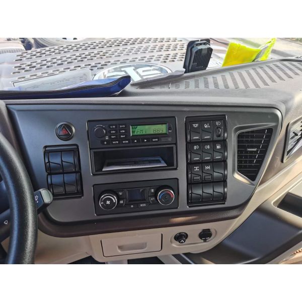 Déplacement du camion de remorque de tracteur des rouleurs 6x4 de FAW 10 12.56L