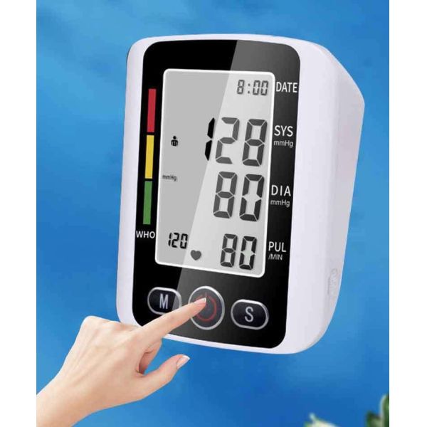 Белый электронный домашний прибор кровяного давления с измерением касания функции одного голоса