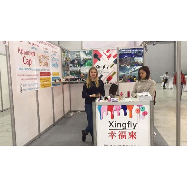 Изогнутые лаки для ногтей для бутылок для ногтей с винтовой крышкой