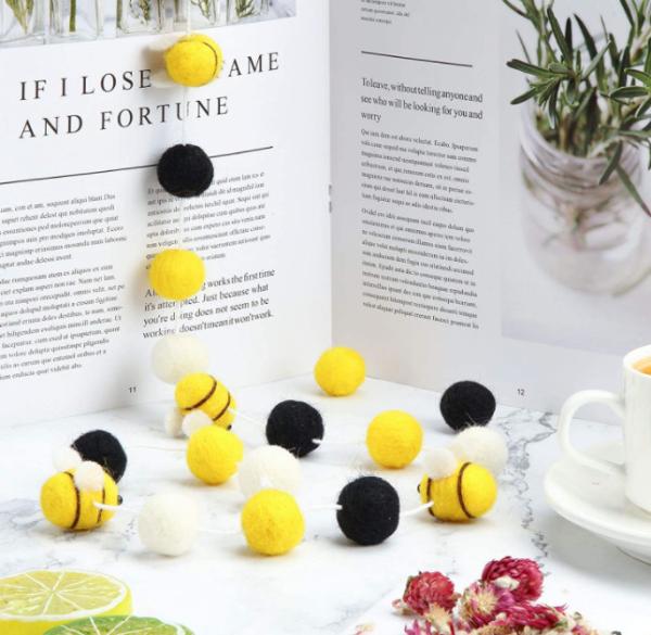 2.5cm Bees 6.56ft Felt Pom Pom Garlands With 2cm Balls