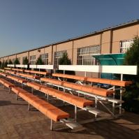 Grandins extérieurs en métal de terrain de jeu en aluminium 4 rangées avec des sièges