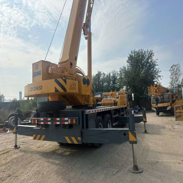 XCMG QY25KD Used Crane Trucks Heavy Equipment 25T