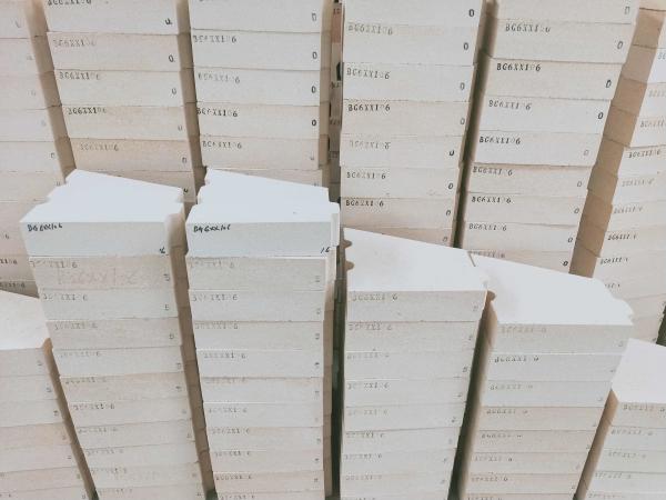 Fireproof	High Alumina Refractory Bricks 2.5g/Cm3 Heat Resistance