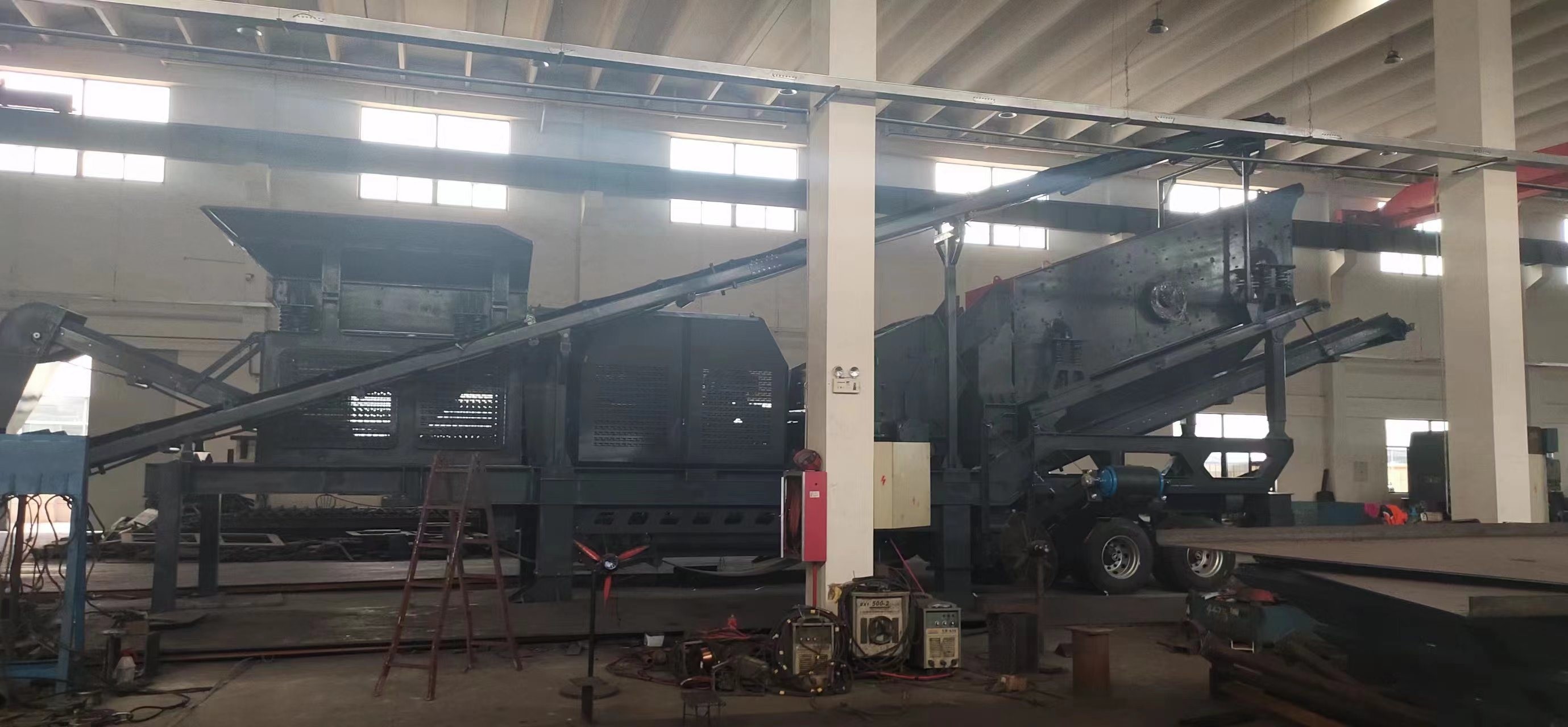Portable Stone Gold Ore Crusher Mobile Rock Jaw Crusher with Semi-automatic Automation