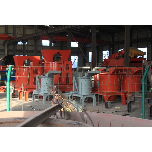 High-strength Steel Box Crusher with 5 Tons Per Hour Capacity and Safety Guards for Industrial Material Crushing