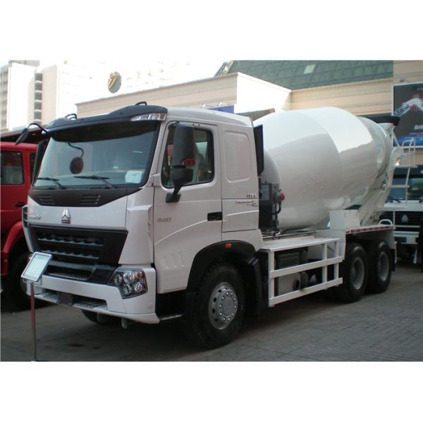 Загрузка собственной личности тележки смесителя СХАКМАН СИНОТРУК 6С4 12М3 объемная с гидронасосом