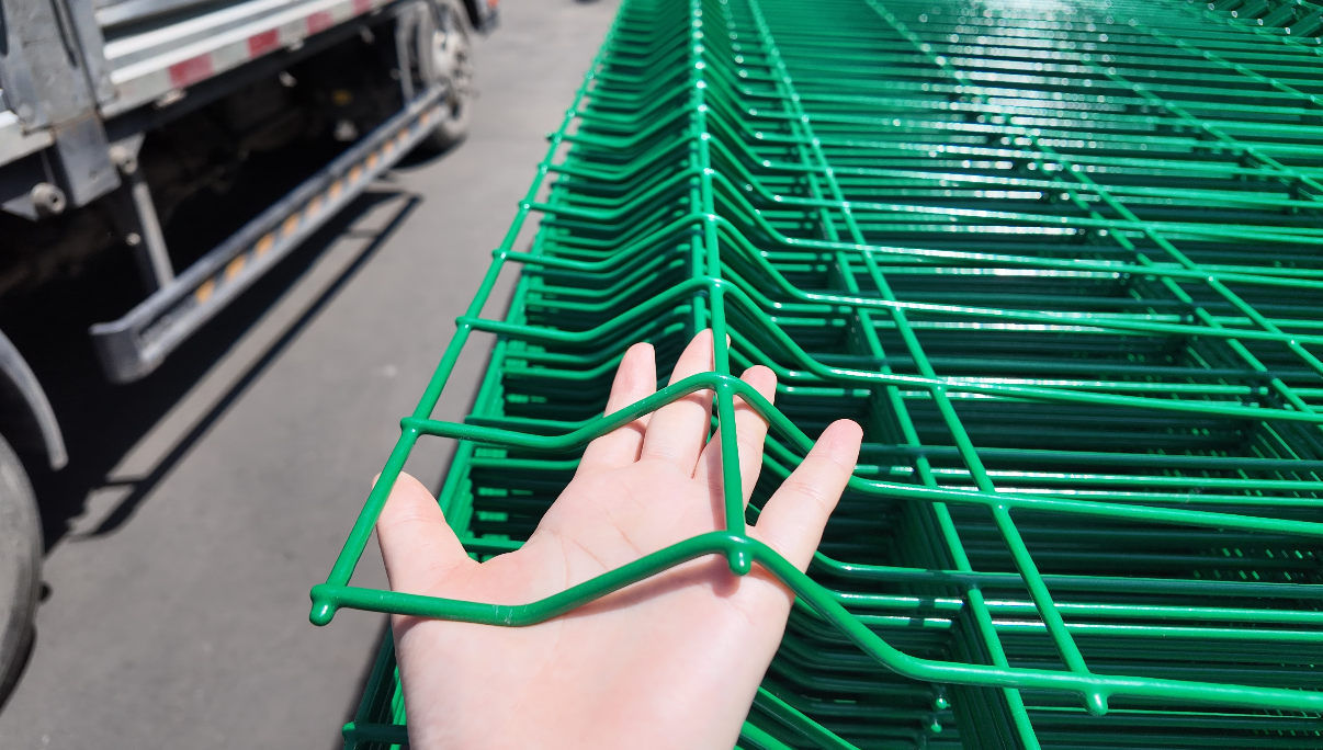 Curved Welded Wire Mesh 3D Bending Fence Residential Farm Fence