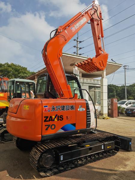 Pelle hydraulique Hitachi ZX 70 d'occasion : Machines compactes fiables pour les projets de construction et d'aménagement paysager