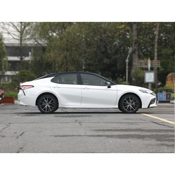 Седан Toyota Camry 2023 2.5hq Mh EV Двойной двигатель Флагманский гибридный автомобиль Бензиновый автомобиль