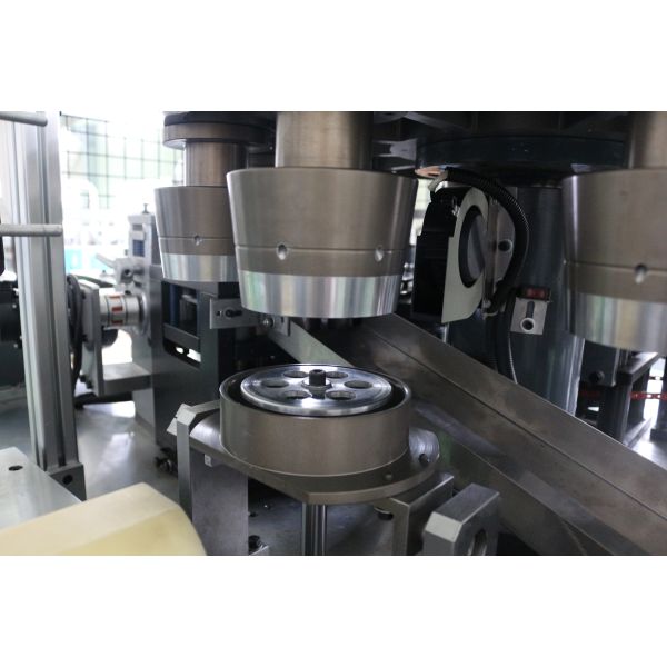 Cuvette de papier à grande vitesse faisant la machine 60HZ 12KW avec le cachetage air ultrasonique/chaud