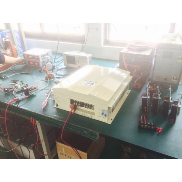 Manual Wind Solar Hybrid Controller High Durability 5KW Wind + 1500W Solar