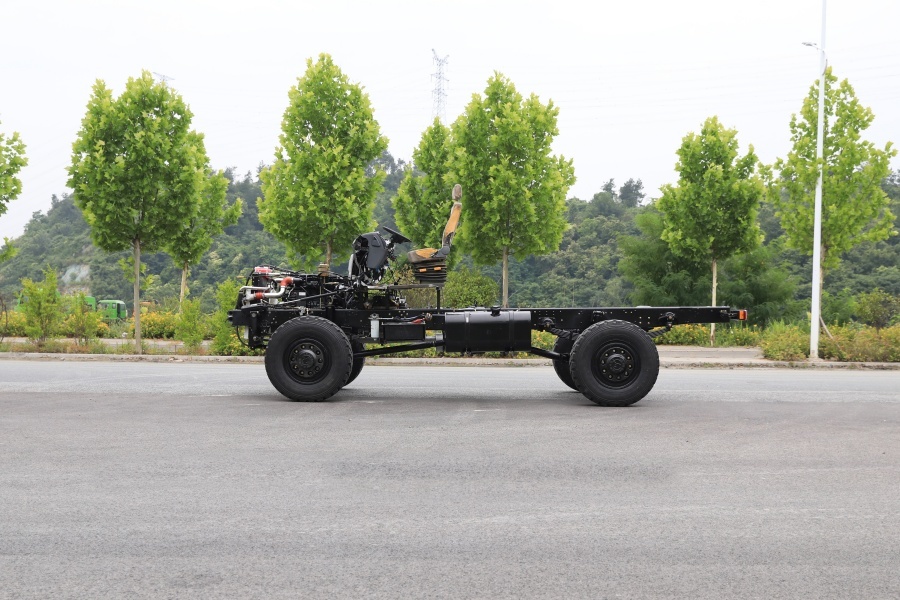 4×4 Off-road Heavy Duty Truck Chassis with ISDe300 Engine, Automatic Transmission For Export