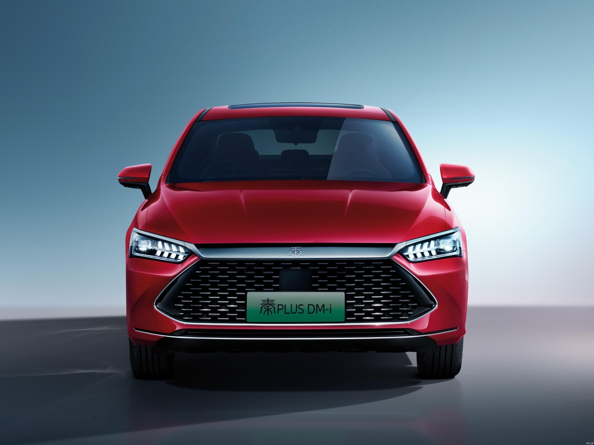 Электрическое топливо BYD Qin Plus Dm-i 120 км гибридный седан с максимальной мощностью 100-150 л.с.