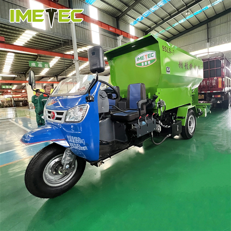3m³ Capacity Hydraulic Transmission TMR Feed Spreader Truck with Wear-Resistant Manganese Steel Tank for Livestock Feeding