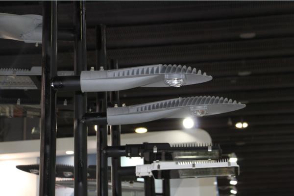 A iluminação decorativa exterior do diodo emissor de luz da rua conduziu a microplaqueta clara de Bridgelux da rua, IP 66 lumen50W alto