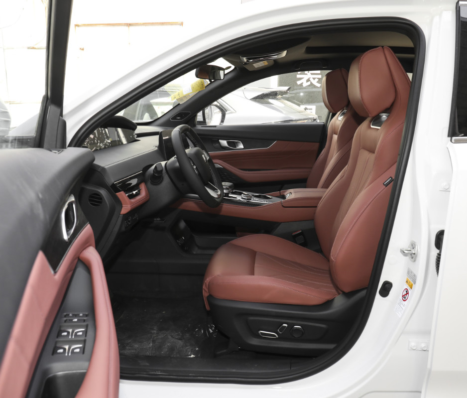 Используемая версия 2023 Yueshang колеса бензина UNI-K 2.0T 2 новая и 5 местам SUV