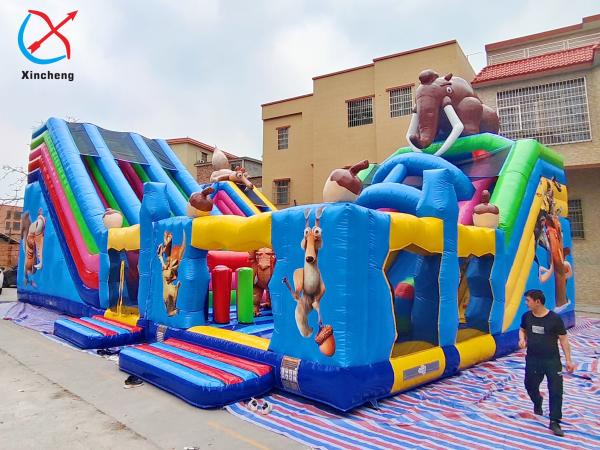 Chambre gonflable pour les enfants, cours d'obstacles de l'âge de glace, terrain de jeu de la ville gonflable