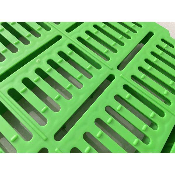 Reinforced Plastic Slatted Floor 300kg Capacity Piglets Goat Farm Flooring