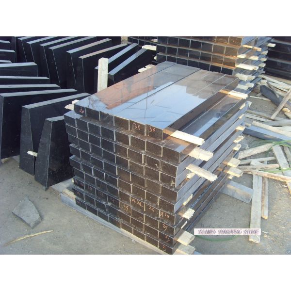 Monument Tombstone Granite Memorial Stones 3.04 G / Cm³ Density Black Russian Style