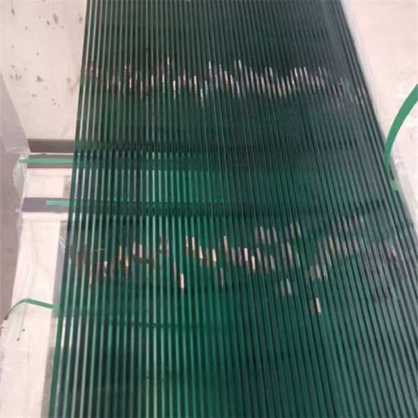 Different Thickness High Transparent Polished Edge Tempered Safety Glass for Furniture and Table Top
