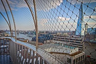AISI 304L Decorative Wire Mesh Woven Metal 60 Degree Stainless Steel High Strength