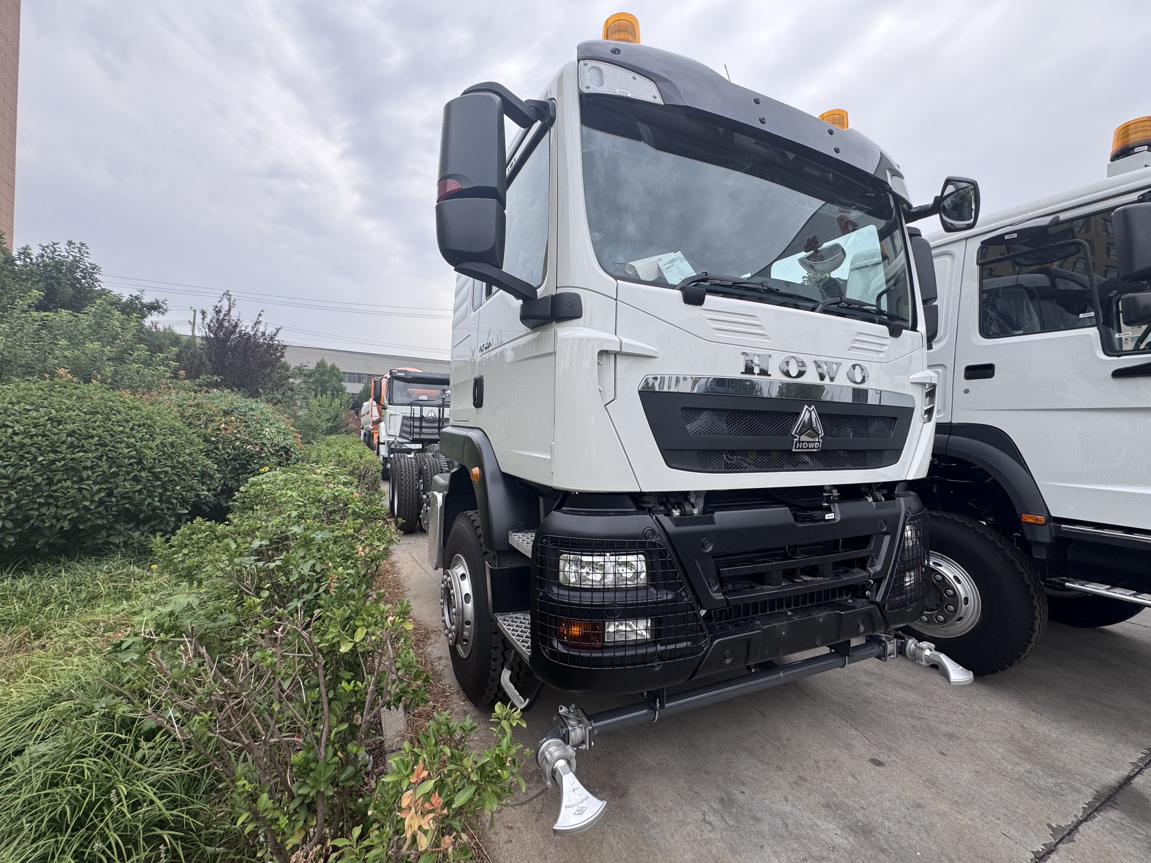 Sinotruk TX 371HP  6x4 Water Tank Truck Chassis With High Pressure Flush Function Optional wheelbase, as per customer's order