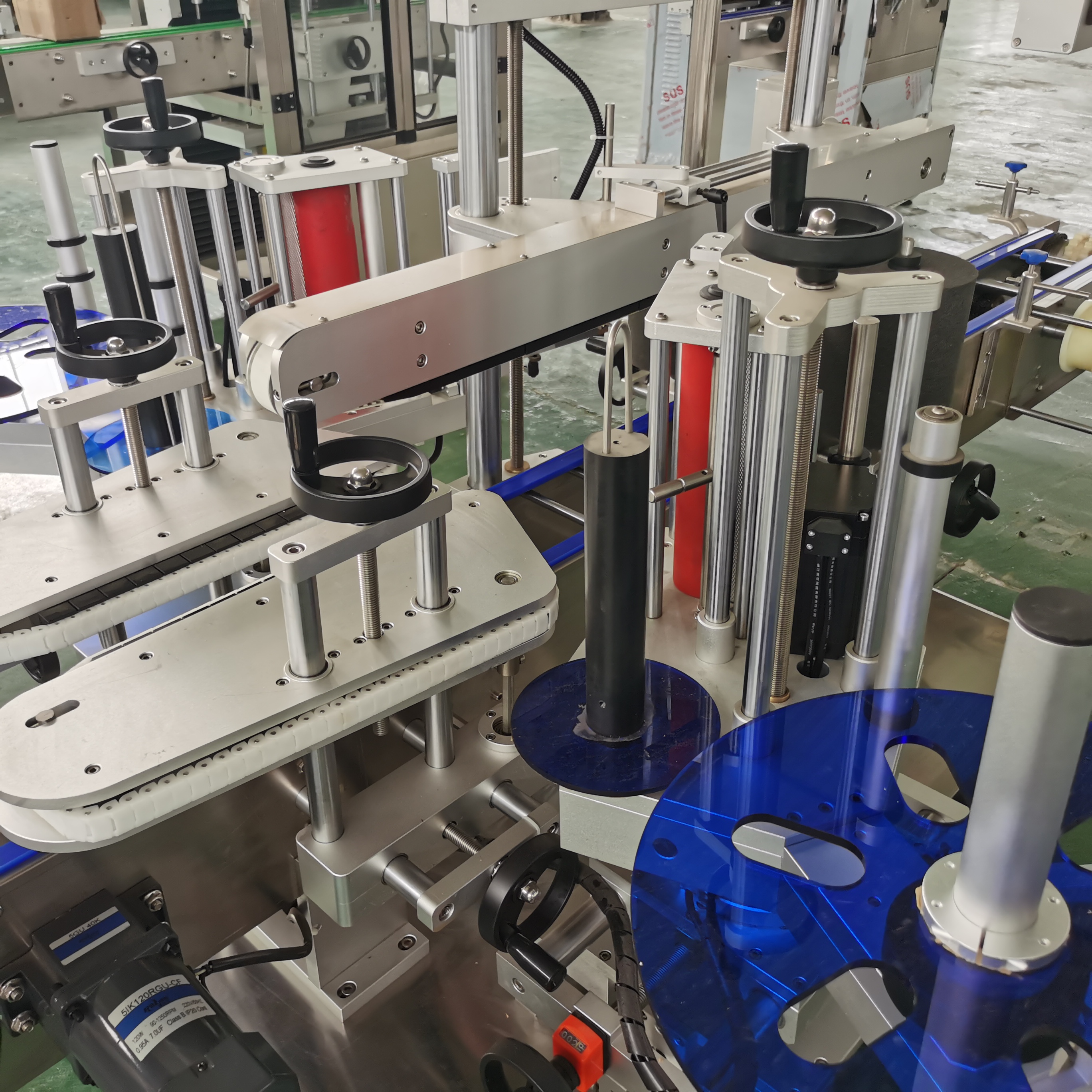 Fully Automatic Flat Round Bottle Labeling Machine for Wine Vodka Beverage Glass Bottles