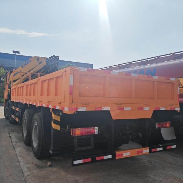 Shacman F3000 Truck With XCMG GSQZ860 32ton Folding Crane