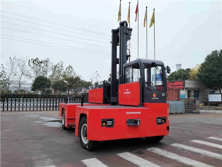 12 Ton Diesel Side Loader Forklift With Compact Mast For Indoors And Outside Use