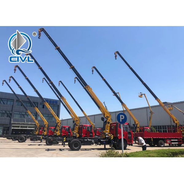 CCC 3-8 Tons Truck Mounted Crane With 4x2 Sidewall Cargo Truck