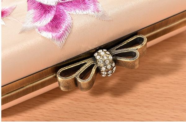 Korean version of the 2016 new women's vintage evening bags hand embroidery silk clutch bag mini-packet