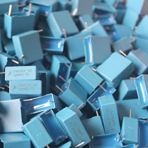 Polypropylene Radial Film Capacitor , Blue Low Voltage Dc Film Capacitor