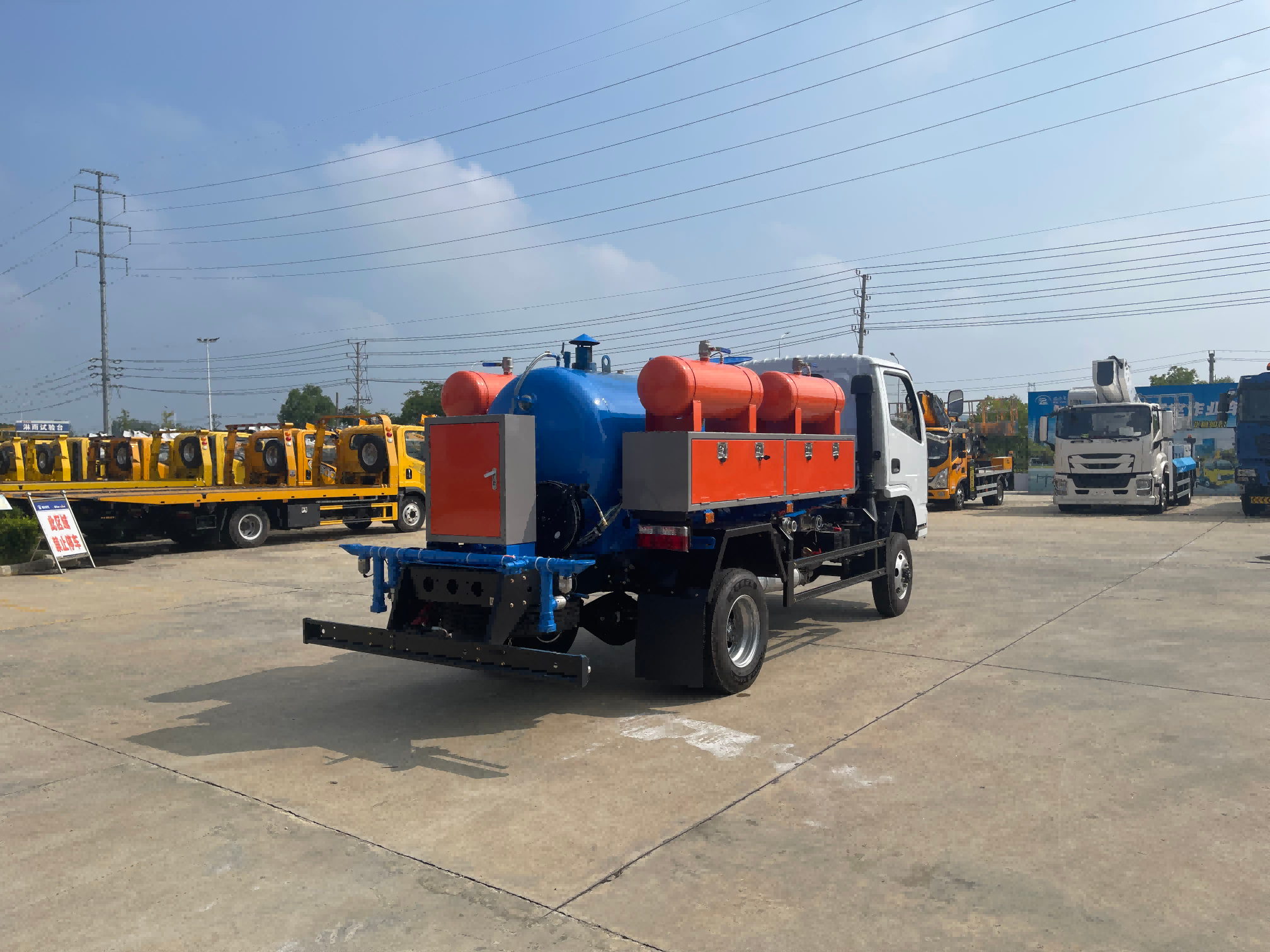 Dongfeng 5m3 Multi-functional Cleaning Sewer Truck Waste Water Suction Diesel Engine Truck