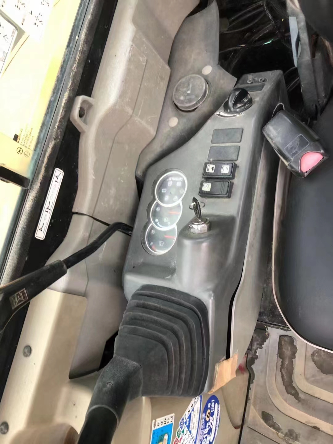 Использованный экскаватор Cat 303C компактный размер и быстро реагирующие элементы управления для легкой навигации