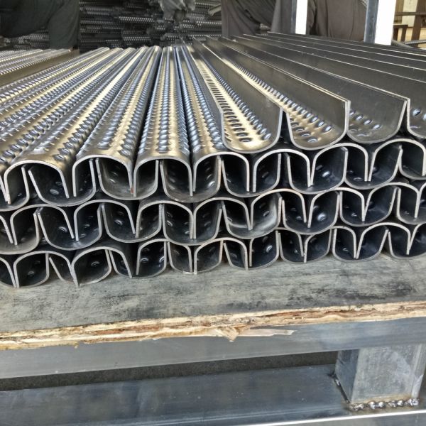 Galvanized Steel Slip Resistant Ladder Rung Covers 13-14 Gauge