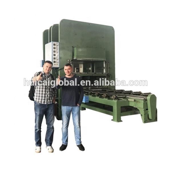 Máquina de prensagem de vulcanização de chapas para produção de esteiras de borracha em instalações de fabrico