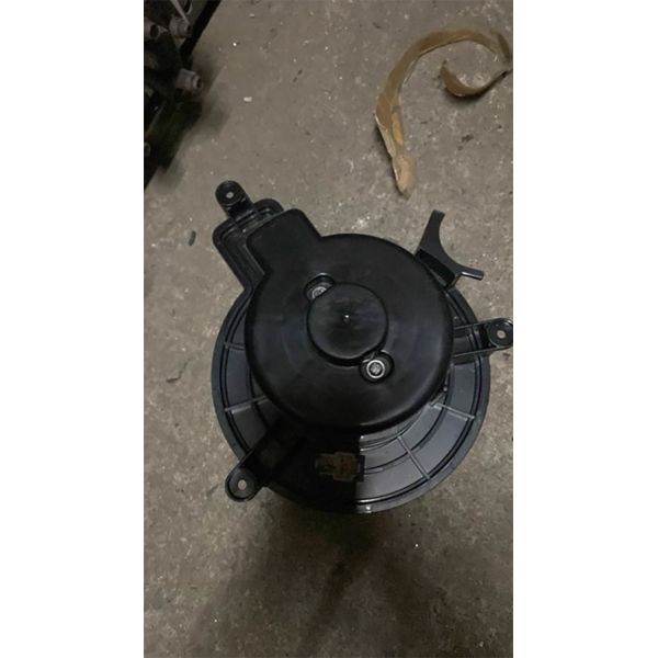 DongFeng TianLong Warm Motor 8103116-C0100 Warm Air Motor DONGFENG Truck Parts