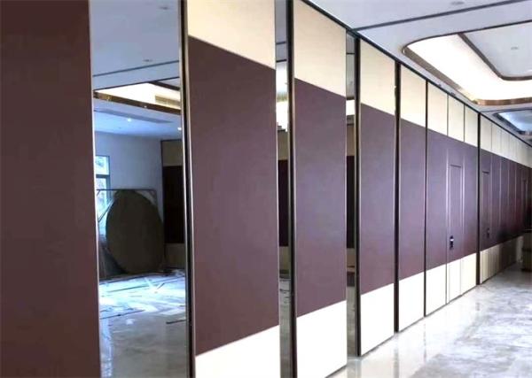 Paredes de separação dobráveis operáveis