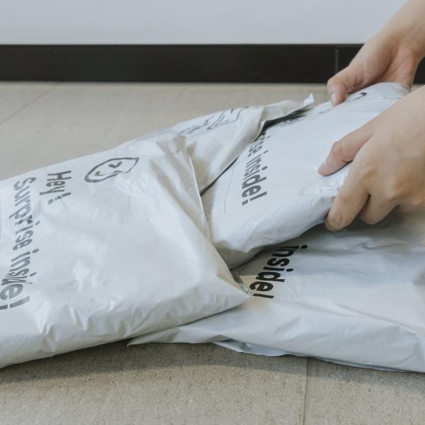 Self Sealing Poly Mailer Bag Lightweight Eco Friendly Shipping Bag Waterproof With Adhesive Strip