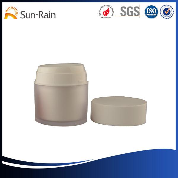 カスタマイズされた 50g アクリルのプラスチック化粧品の瓶は、空のローション震動します