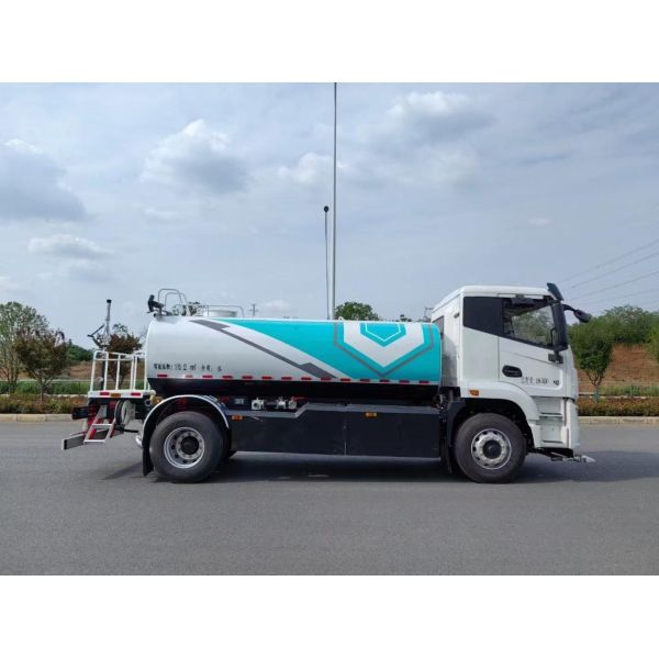 Junfeng Vehicle water tank truck,large water storage capacity