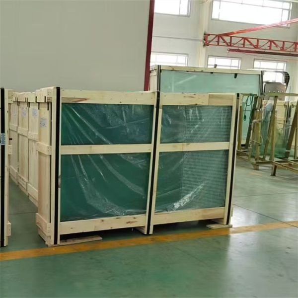 1.8mm - 19mm Clear Float Glass Low Iron Clear Sheet Glass For Consutruction Buildings Decorative