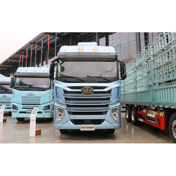 Qingdao Jiefang Yingtu Business Class 620 Horsepower 8X4 9.5m AMT Automatic Transmission Refrigerated Truck (liquid Buffer)