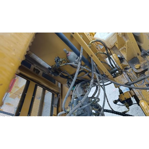 Yellow Xg Heavy Duty 100 Ton Crawler Crane Easy To Operate Large Crawler Crane