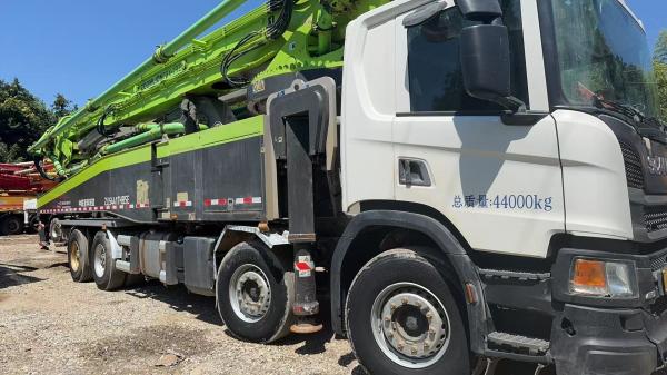 Camión bomba de hormigón Zoomlion 63m 2020 con chasis Scania