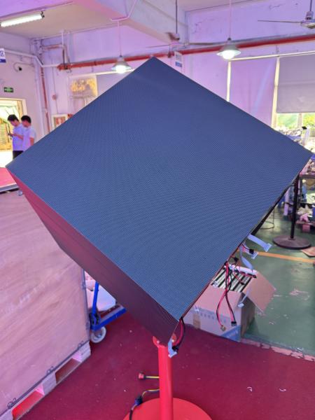360° HD ディスプレイ キューブ HD LED ディスプレイ アルミキャビネット イベントや小売で柔軟なインストール
