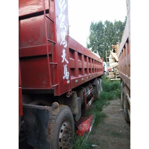 2015 Years Sino Dump Truck 371hp 8x4 12 Tires 30/ 40 Ton 75 Km/H Max Speed