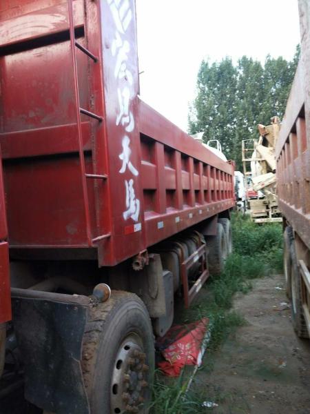 2015 Years Sino Dump Truck 371hp 8x4 12 Tires 30/ 40 Ton 75 Km/H Max Speed