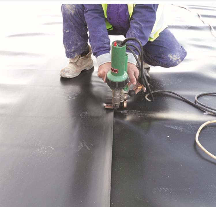 Крыша из ПВХ, водонепроницаемая, толщина мембраны 1,0-2 мм, водонепроницаемая